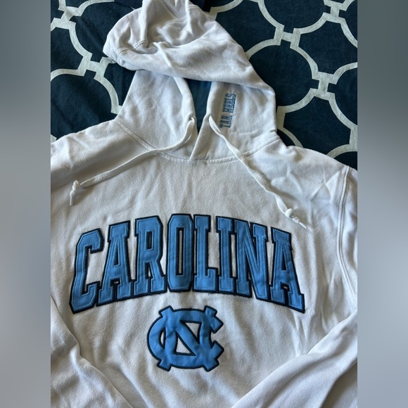 University of North Carolina sweatshirt - Picture 2 of 4